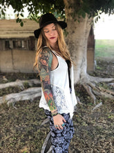 Load image into Gallery viewer, WHITE LACE VEST BY POL